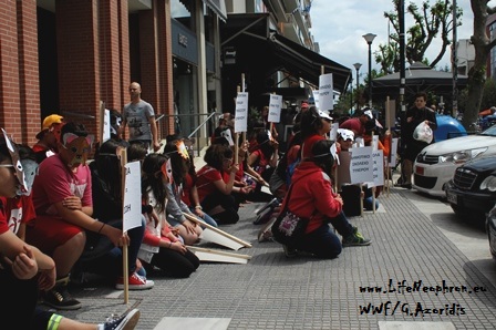 Εικόνα 3. Καθιστική διμαρτυρία.